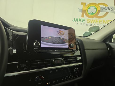 Used 2025 Nissan Pathfinder SV image 21