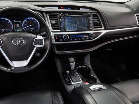 Used 2018 Toyota Highlander Limited AWD/4WD image 16