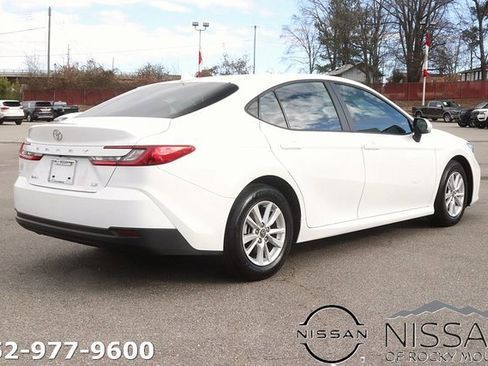 Used 2025 Toyota Camry LE image 7