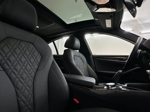 Certified 2023 BMW 530e w/ Premium Package image 32