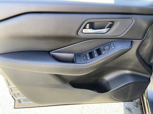 Certified 2024 Nissan Rogue SV image 9