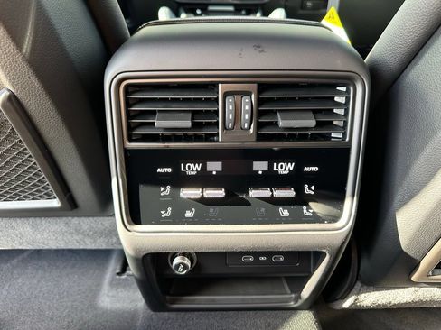 Certified 2026 Porsche Cayenne AWD/4WD image 38