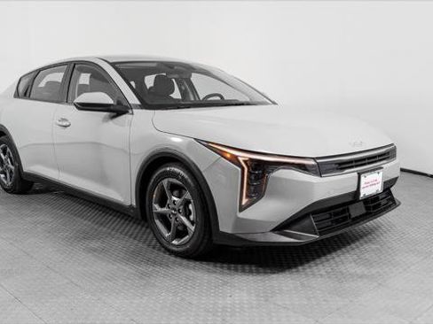 Used 2025 Kia K4 FWD image 11