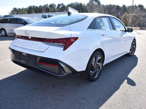 Used 2025 Hyundai Elantra SEL image 9