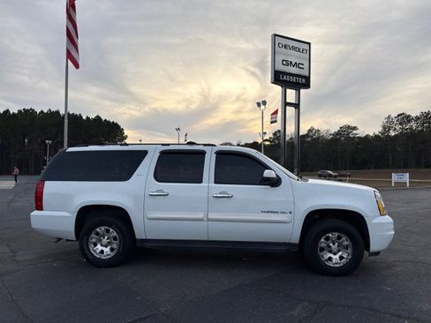 Used 2007 GMC Yukon XL SLT w/ SLT Preferred Equipment Group image 2