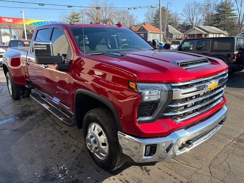 Used 2025 Chevrolet Silverado 3500 LTZ w/ LTZ Plus Package image 7
