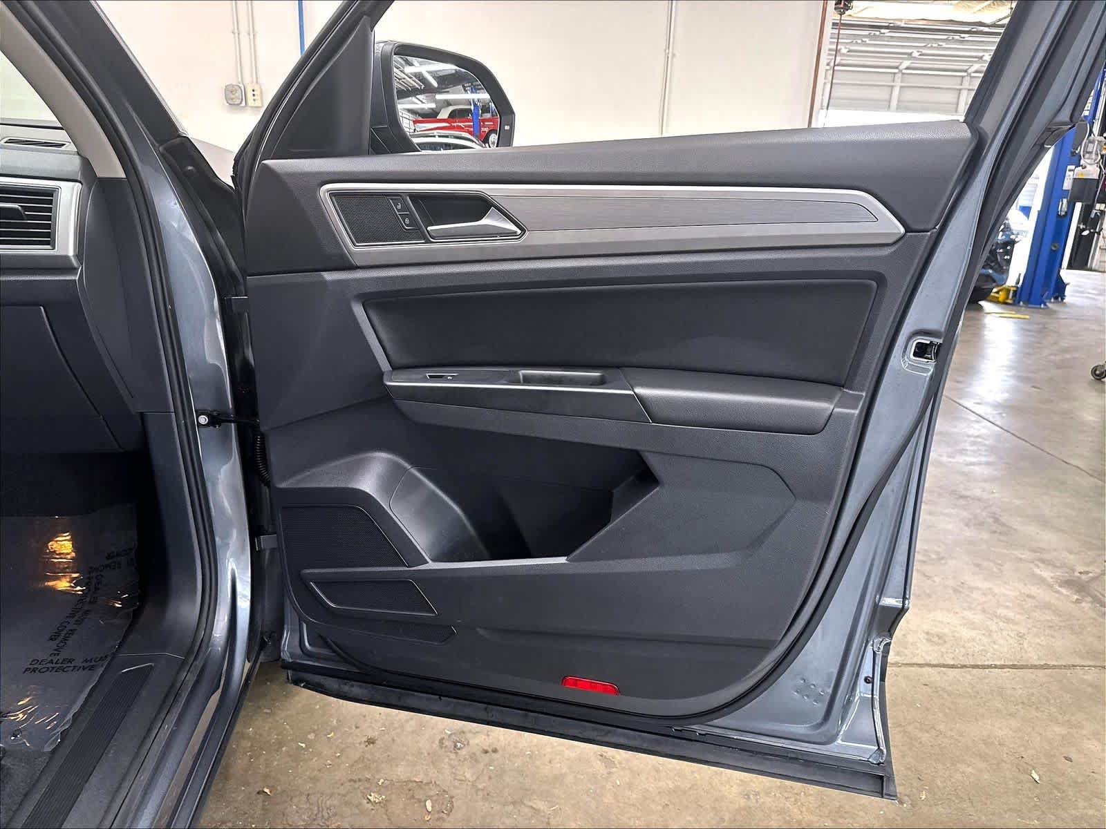 Used 2019 Volkswagen Atlas SE w/ Towing Package FWD image 31