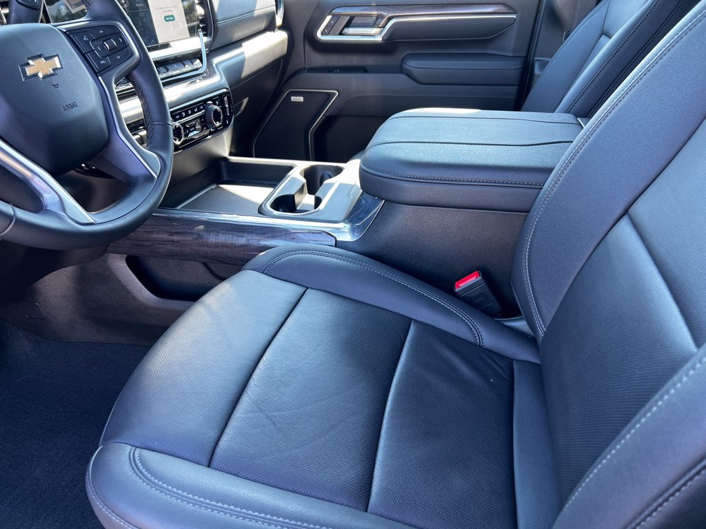 Used 2025 Chevrolet Silverado 3500 LTZ w/ LTZ Premium Texas Edition AWD/4WD image 11