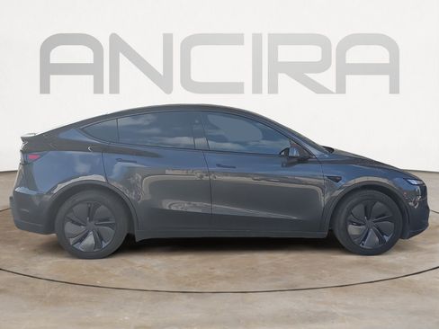 Used 2026 Tesla Model Y Long Range AWD/4WD image 9