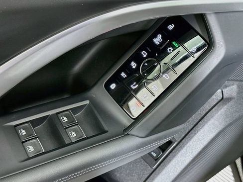 Used 2025 Audi Q5 Premium Plus w/ Premium Plus AWD/4WD image 18