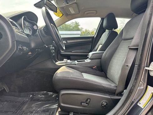 Used 2018 Chrysler 300 Touring image 13