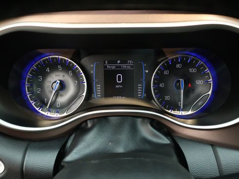 Used 2024 Chrysler Voyager LX FWD image 15