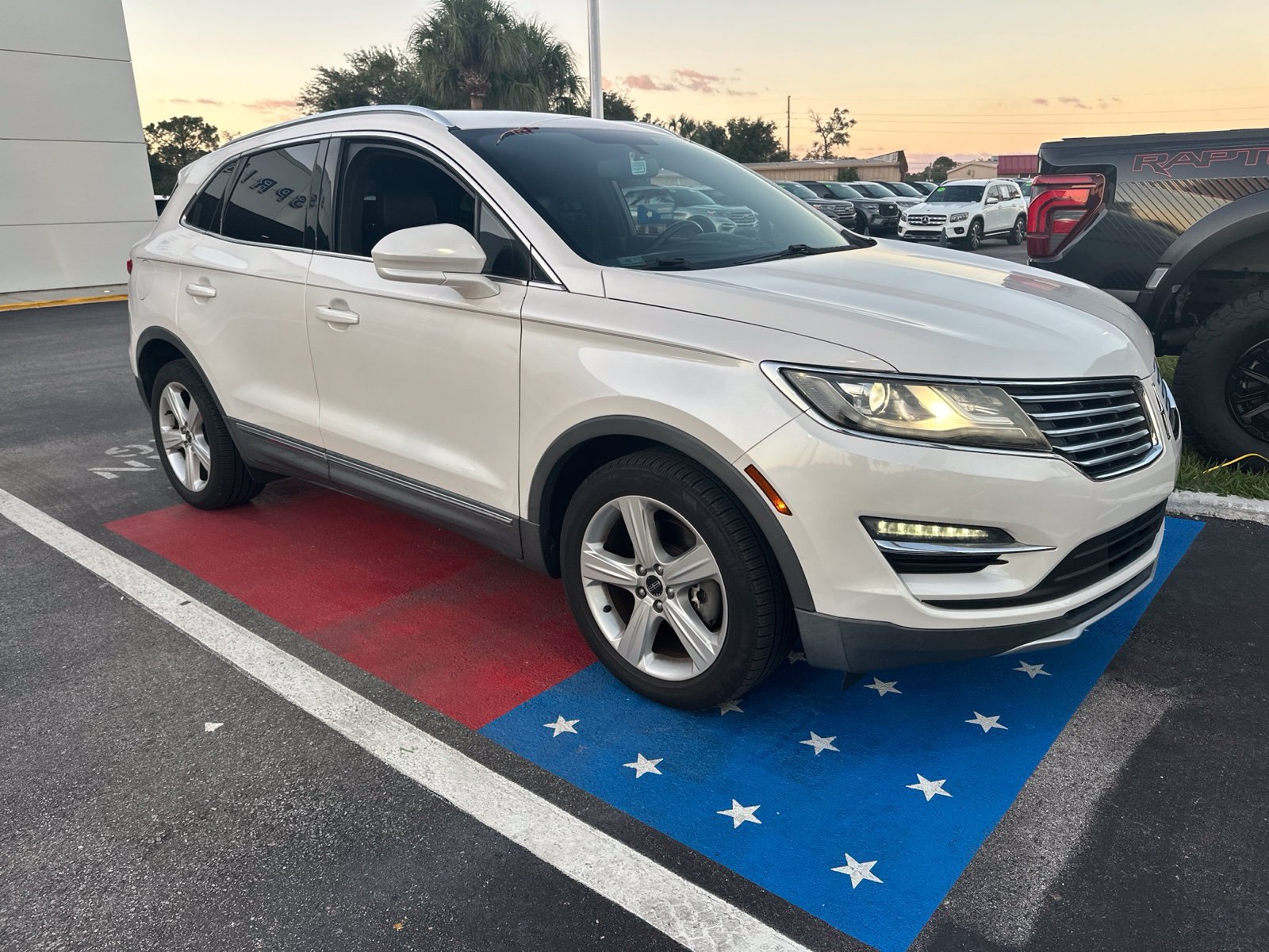 Used 2018 Lincoln MKC Premiere FWD image 1