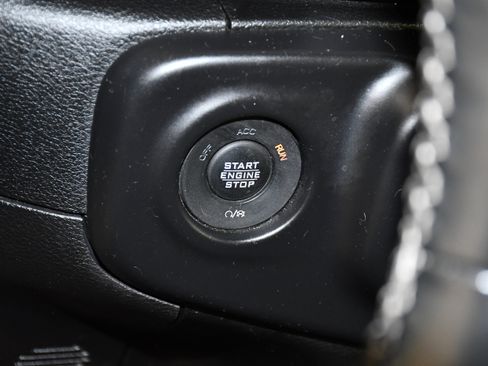 Used 2018 Jeep Wrangler Unlimited Sahara w/ Uconnect 4C Nav & Sound Group image 25