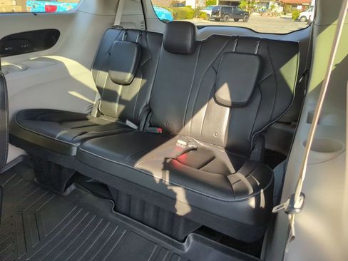 Certified 2019 Chrysler Pacifica Limited w/ Tire & Wheel Group image 26