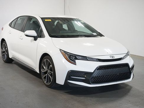 Used 2020 Toyota Corolla SE FWD image 3
