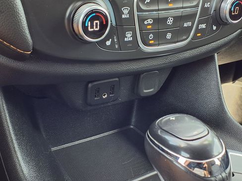 Used 2019 Chevrolet Traverse LT FWD image 15