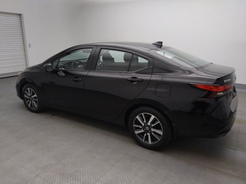 Used 2021 Nissan Versa SV image 3