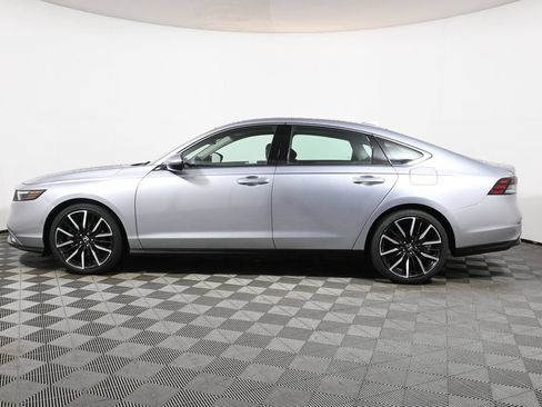 Used 2024 Honda Accord Touring image 2