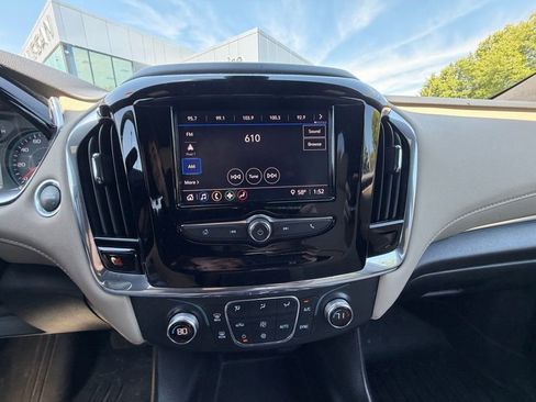 Used 2022 Chevrolet Traverse LS AWD/4WD image 9