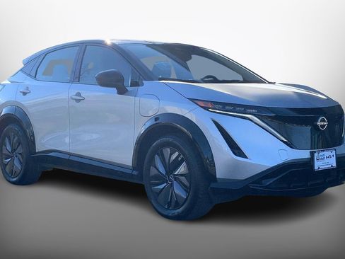 Used 2024 Nissan Ariya AWD image 3