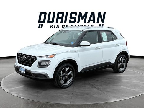 Used 2021 Hyundai Venue SEL image 2