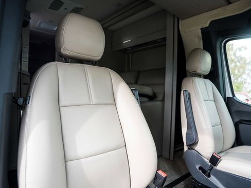 Used 2023 Mercedes-Benz Sprinter 4500 image 38