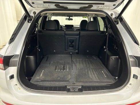 Used 2024 Mitsubishi Outlander AWD image 12
