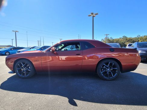 Used 2022 Dodge Challenger R/T w/ Plus Package image 7