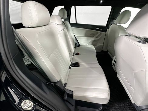 Used 2022 Volkswagen Tiguan SE R-Line image 25