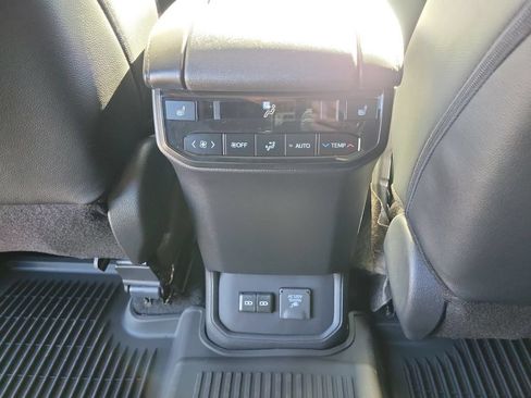 New 2026 Toyota Highlander Platinum AWD/4WD image 13
