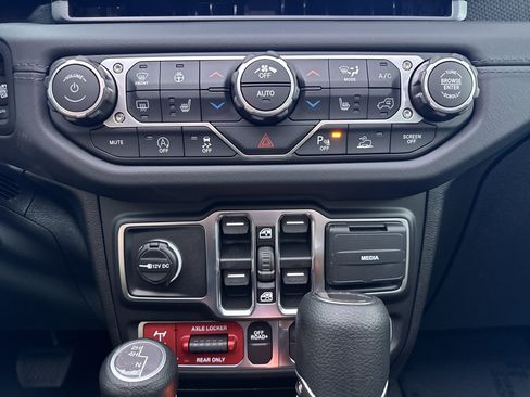 New 2026 Jeep Gladiator Mojave AWD/4WD image 25