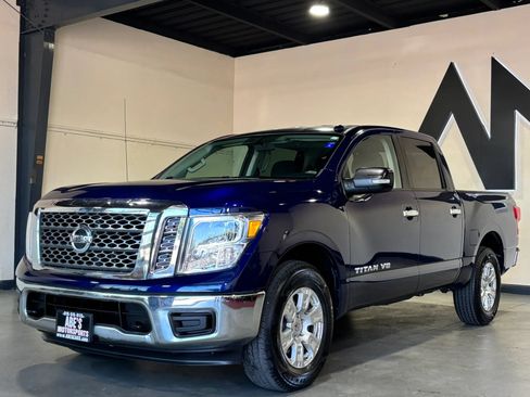 Used 2018 Nissan Titan SV AWD/4WD image 1