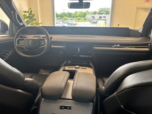 Certified 2025 Lincoln Navigator L Reserve w/ Jet Appearance Package AWD/4WD image 8