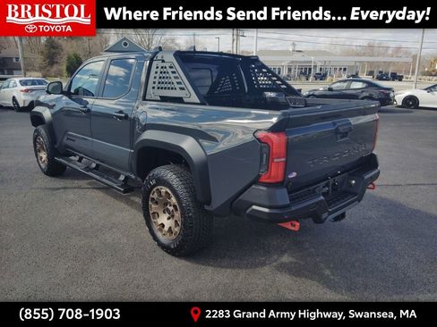 Used 2025 Toyota Tacoma Trailhunter image 5
