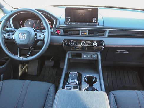 Used 2025 Honda Pilot Sport image 14