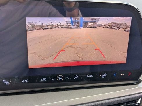 New 2026 Chevrolet Traverse LT image 16