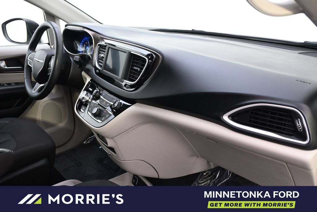 Used 2023 Chrysler Voyager LX FWD image 14