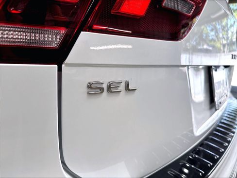 Used 2023 Volkswagen Tiguan SEL R-Line AWD/4WD image 27