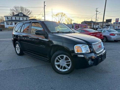 Used 2006 GMC Envoy Denali image 2