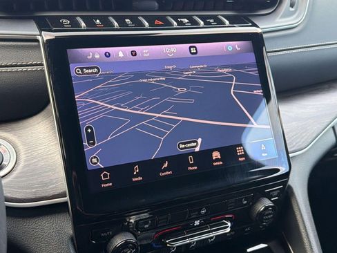 Used 2024 Jeep Grand Cherokee L Limited image 21