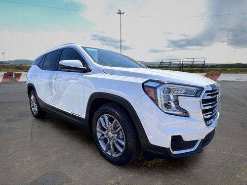 Used 2024 GMC Terrain SLT FWD image 2