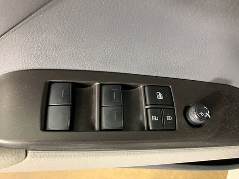 Used 2023 Toyota Camry SE image 16