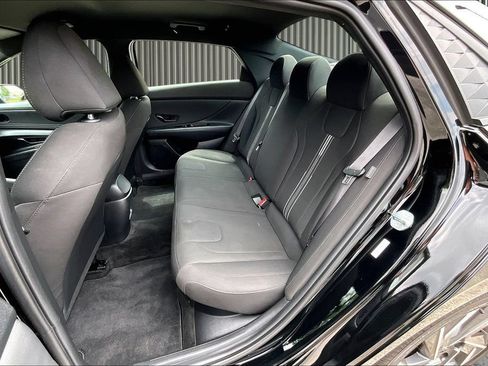 Certified 2025 Hyundai Elantra SEL FWD image 27
