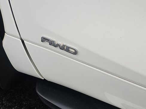 Used 2021 Toyota Highlander XLE AWD/4WD image 11