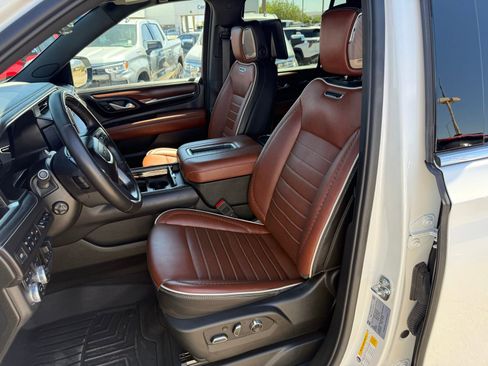 Used 2024 GMC Yukon Denali Ultimate AWD/4WD image 34