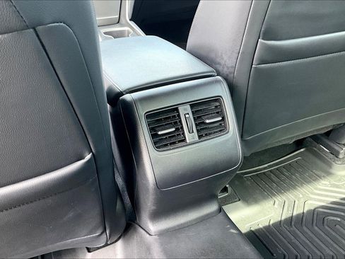 Used 2018 Honda Accord Touring image 11