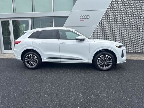 Certified 2025 Audi Q5 Premium w/ Premium Plus AWD/4WD image 2