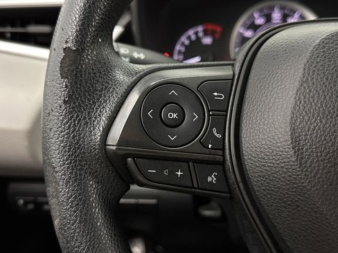 Used 2021 Toyota Corolla LE image 18