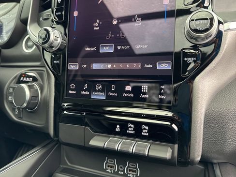 New 2026 RAM 1500 4x4 Crew Cab image 32